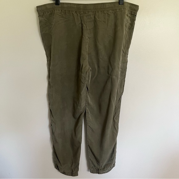 Cloth & Stone Anthropologie Pants Size Medium Pull On Jogger Side Buttons Olive - Picture 13 of 13